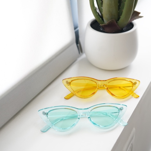 Style Link Miami Accessories - Translucent Retro Cat Eye Sunglasses